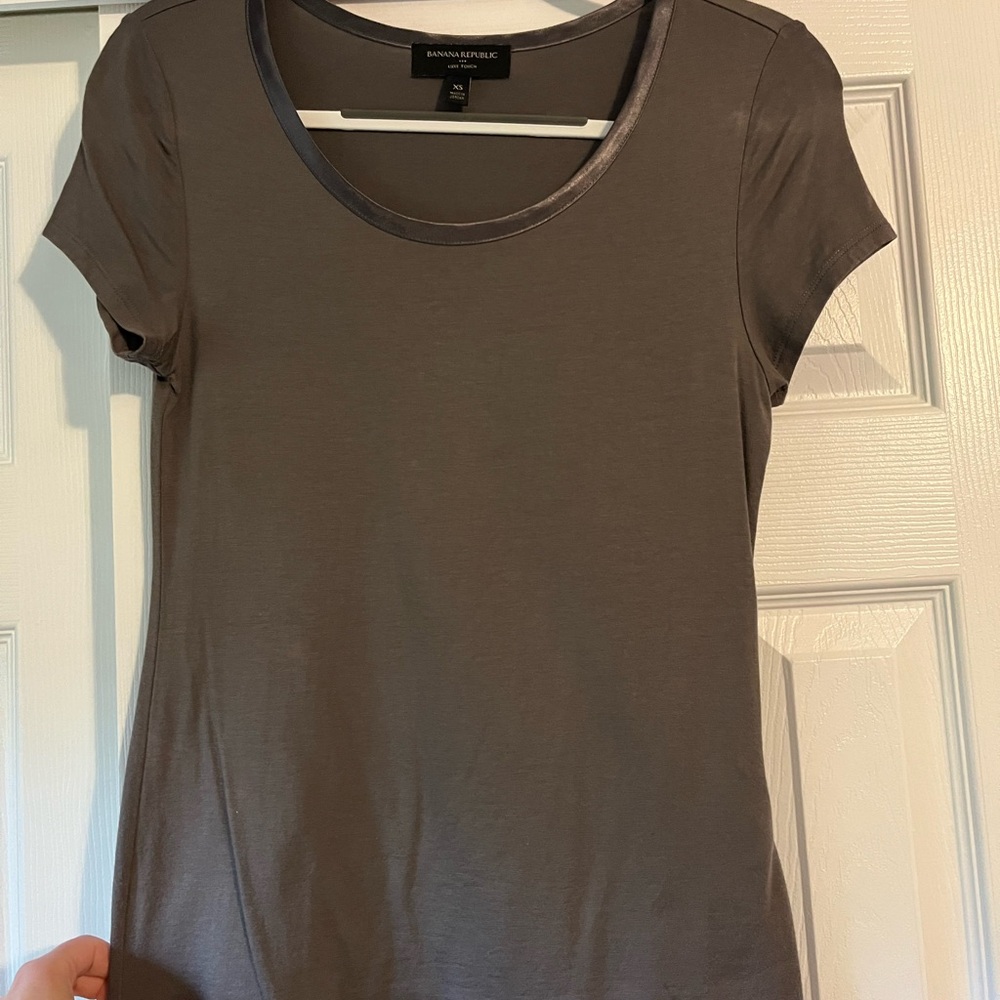 Banana Republic Women's Short Sleeve Gray Tee